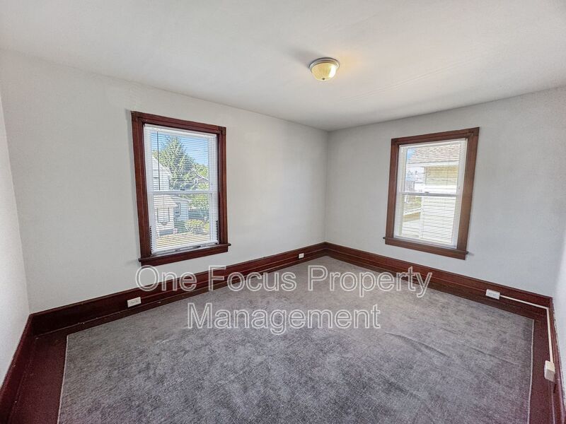 Cute and Cozy 2BR/1BA - up to one pet under 40# welcome! property image