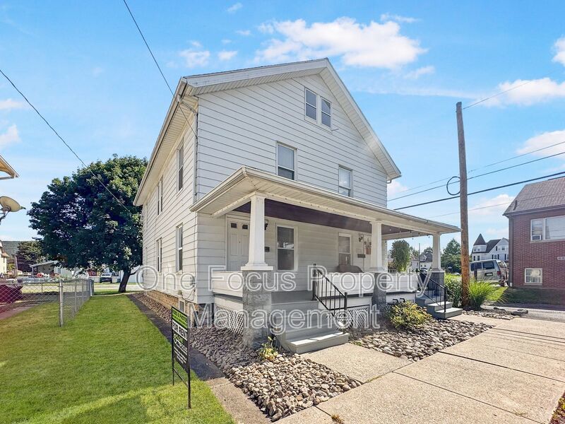 Cute and Cozy 2BR/1BA - up to one pet under 40# welcome! property image