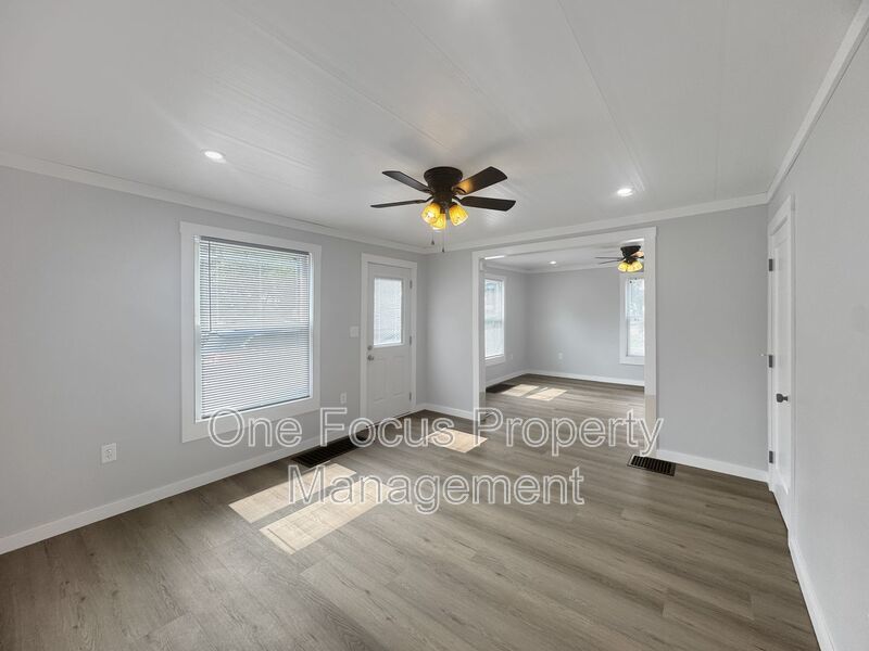 Beautifully Remodeled 3BR/2BA SFH - Up to 2 pets under 30# welcome! property image