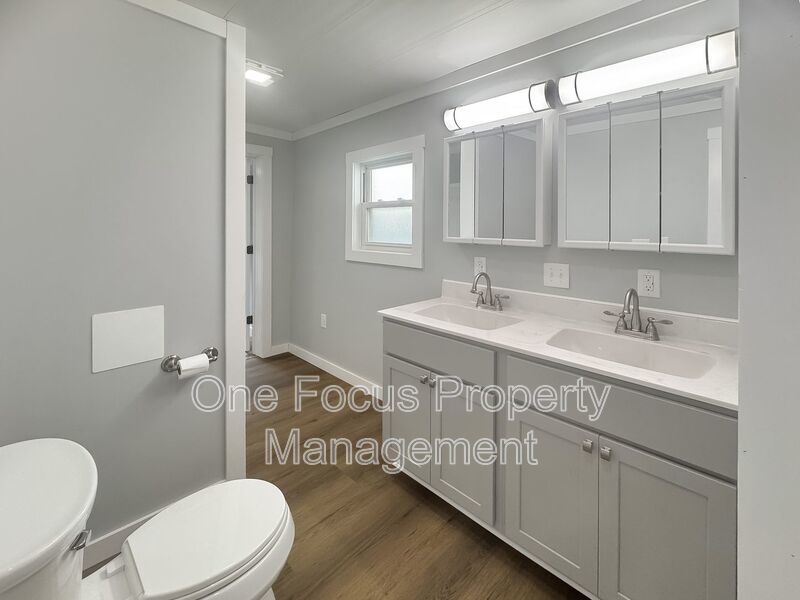 Beautifully Remodeled 3BR/2BA SFH - Up to 2 pets under 30# welcome! property image