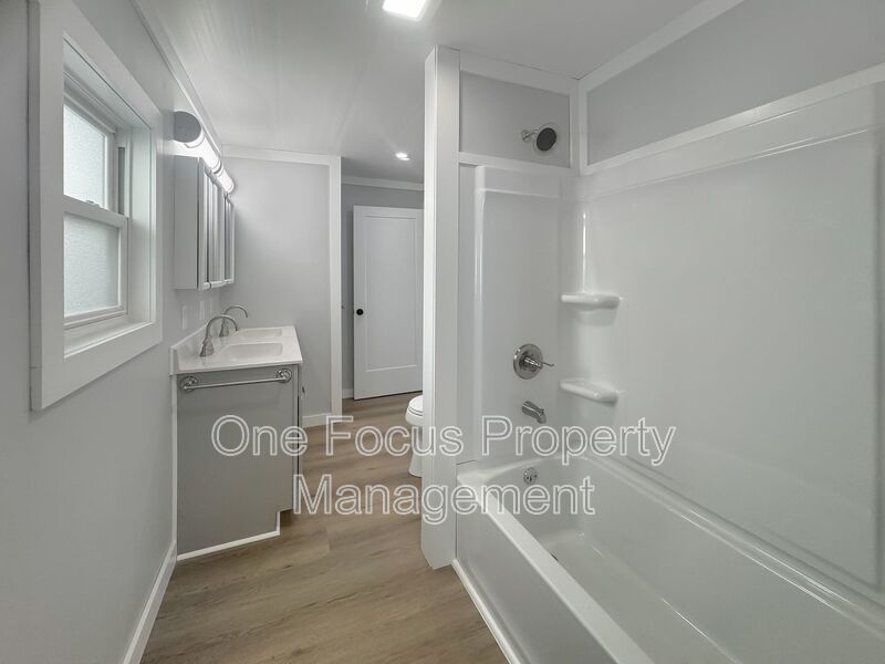 Beautifully Remodeled 3BR/2BA SFH - Up to 2 pets under 30# welcome! property image