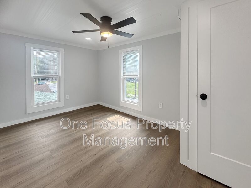 Beautifully Remodeled 3BR/2BA SFH - Up to 2 pets under 30# welcome! property image