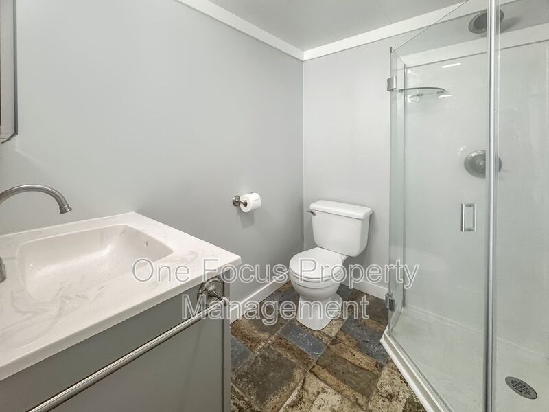 Beautifully Remodeled 3BR/2BA SFH - Up to 2 pets under 30# welcome! property image