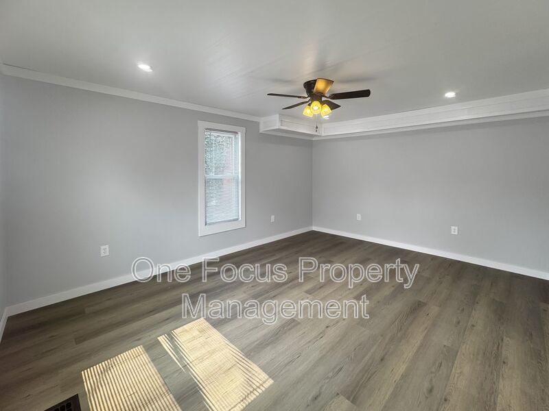 Beautifully Remodeled 3BR/2BA SFH - Up to 2 pets under 30# welcome! property image
