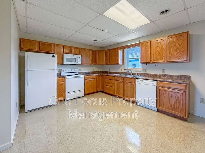 Spacious 4BR/2.5BA Townhome! - Pet Friendly! property image