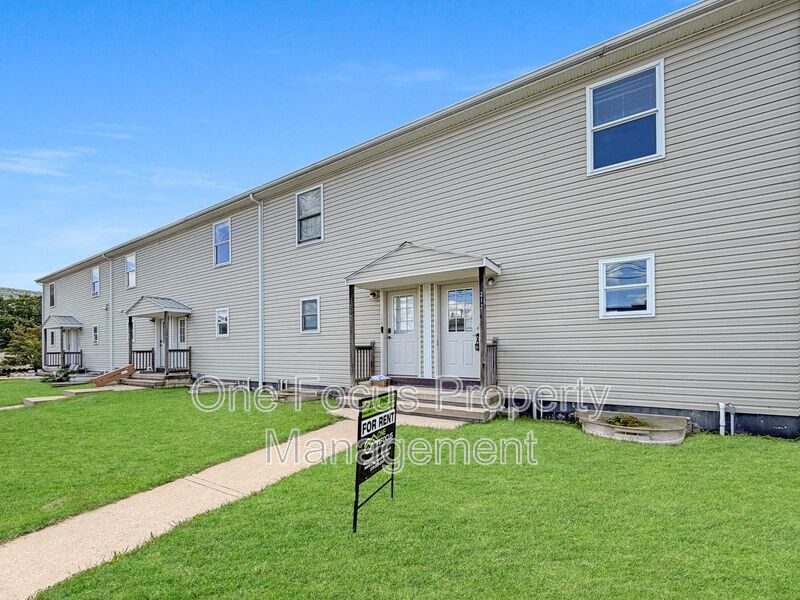 Spacious 4BR/2.5BA Townhome! - Pet Friendly! property image