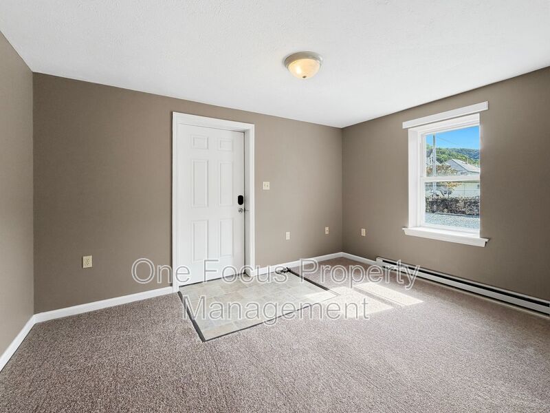 First Floor 2BR/1BA - 1 pet welcome! property image