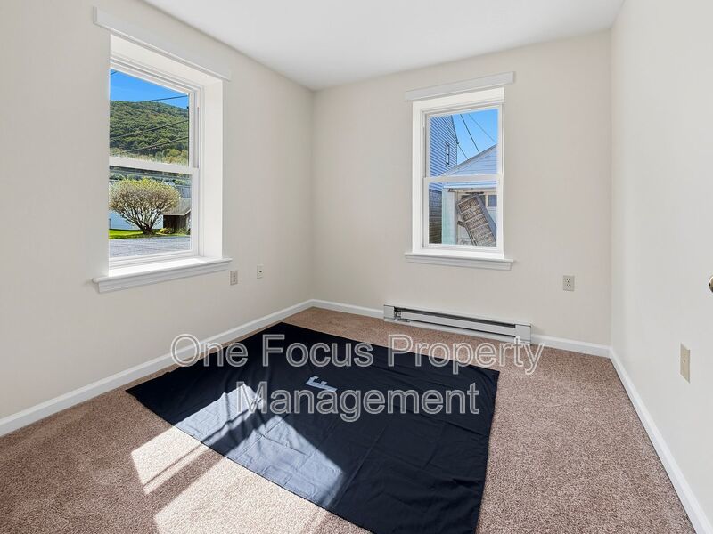 First Floor 2BR/1BA - 1 pet welcome! property image