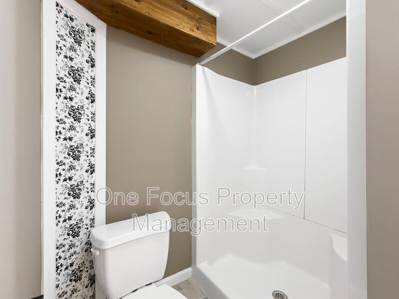 First Floor 2BR/1BA - 1 pet welcome! property image