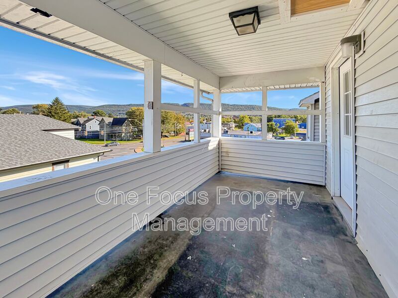 Fourth Floor 2BR/1BA - Residents only pay electricity! property image