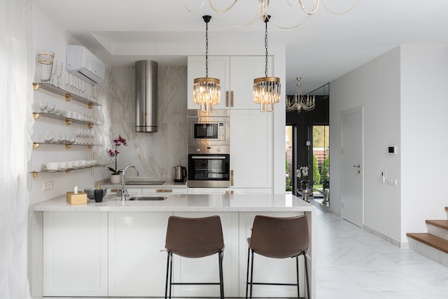 white-modern-kitchen-with-appliances